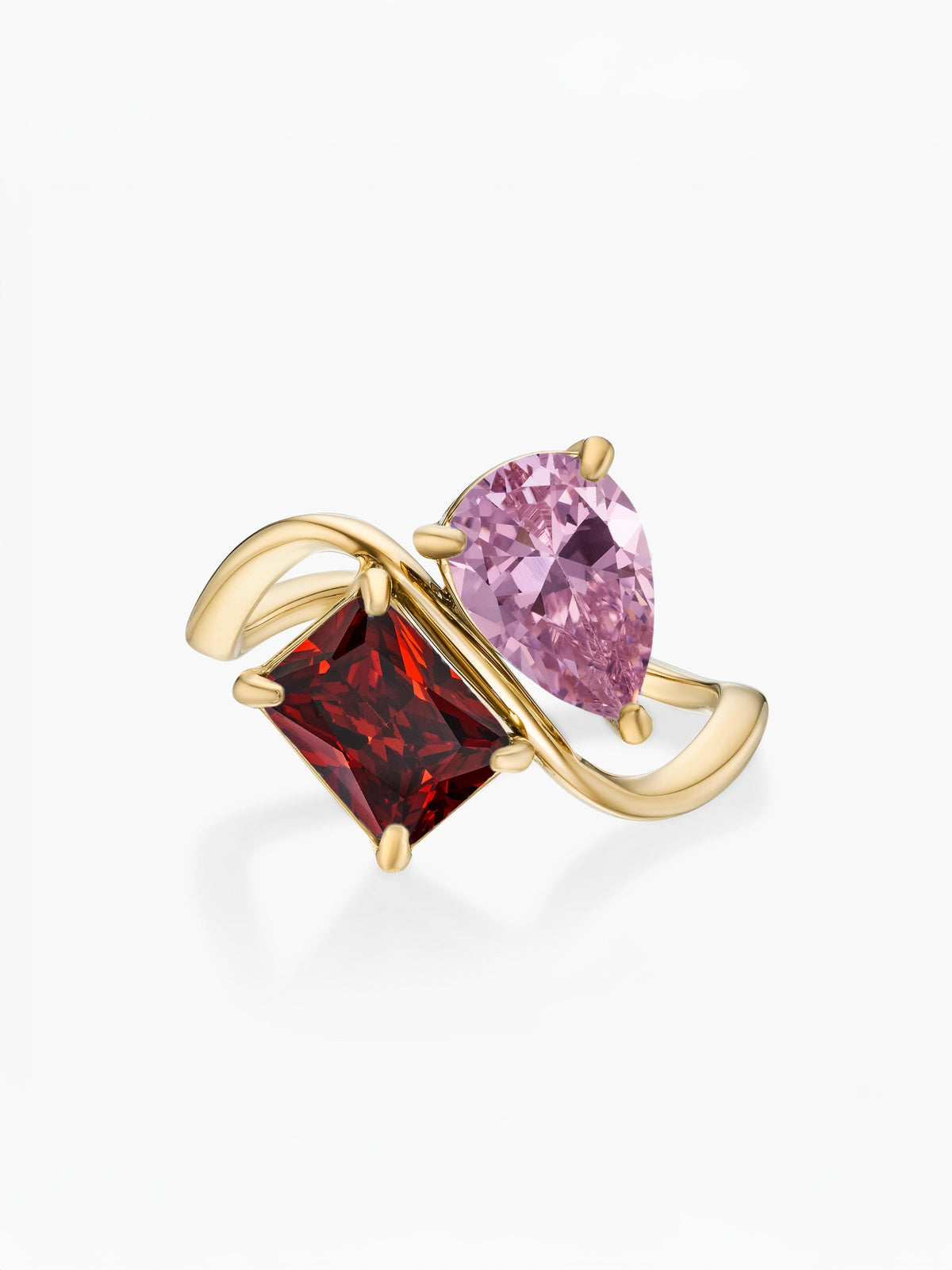 Anillo dos piedras Octubre-Turmalina Rosa (pera) y Enero-Granate (rectángulo) dorado