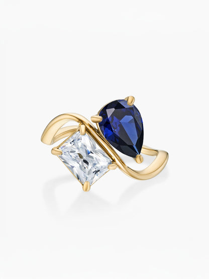 Anillo dos piedras Septiembre-Zafiro (pera) y Abril-Diamante (rectángulo) dorado