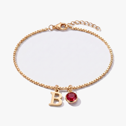 Pulsera letra B dorada con piedra de nacimiento Enero — Granate