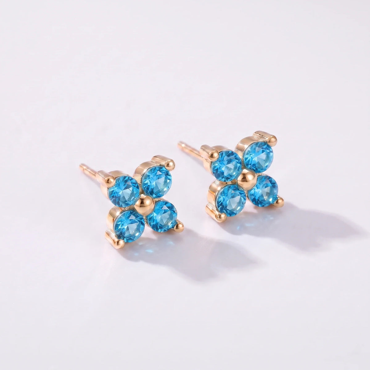 Pendientes florales con piedra de nacimiento Diciembre — Topacio azul
