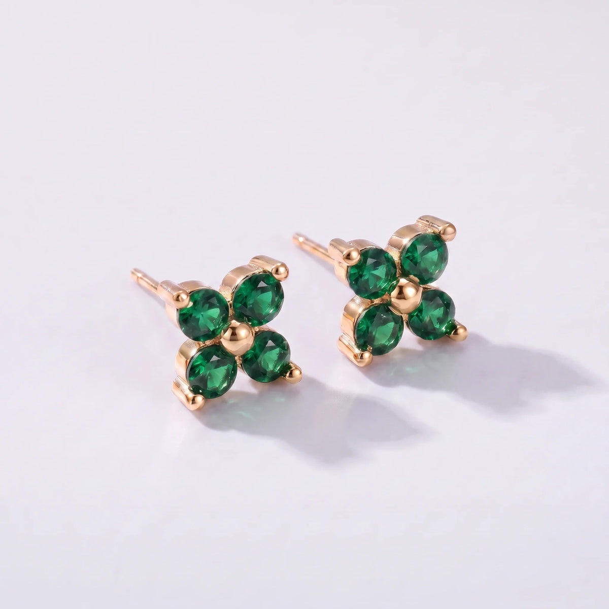 Pendientes florales con piedra de nacimiento Mayo — Esmeralda