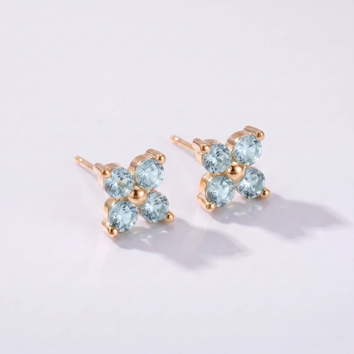 Pendientes florales con piedra de nacimiento Marzo — Aguamarina