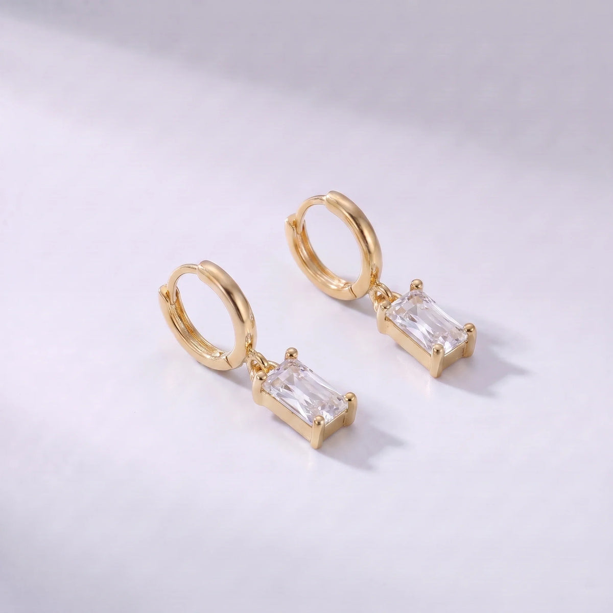 Pendientes con piedra rectangular de nacimiento Abril — Diamante