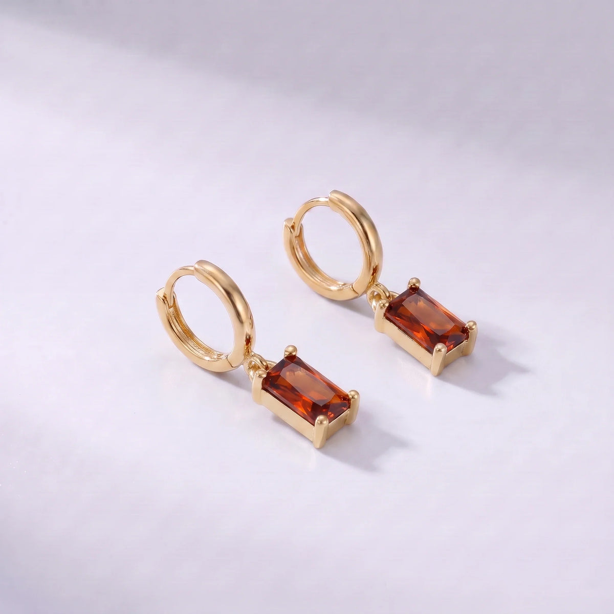 Pendientes con piedra rectangular de nacimiento Enero — Granate