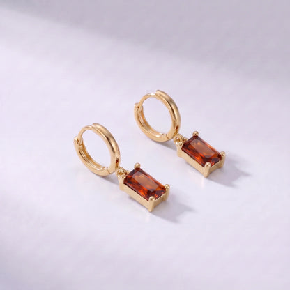 Pendientes con piedra rectangular de nacimiento Enero — Granate