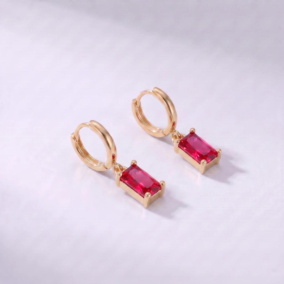 Pendientes con piedra rectangular de nacimiento Julio — Rubí