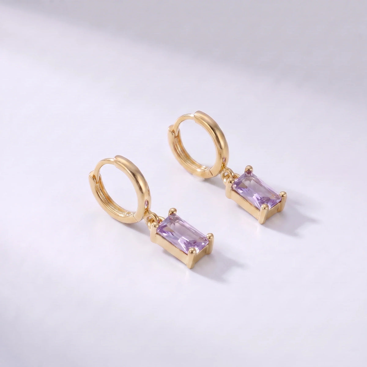 Pendientes con piedra rectangular de nacimiento Junio — Alejandrita