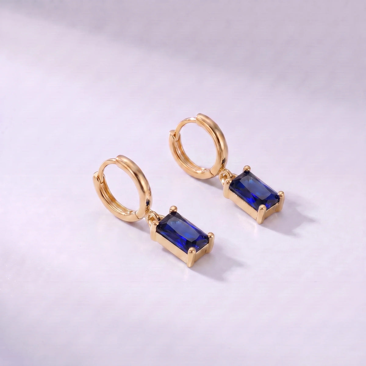 Pendientes con piedra rectangular de nacimiento Septiembre — Zafiro