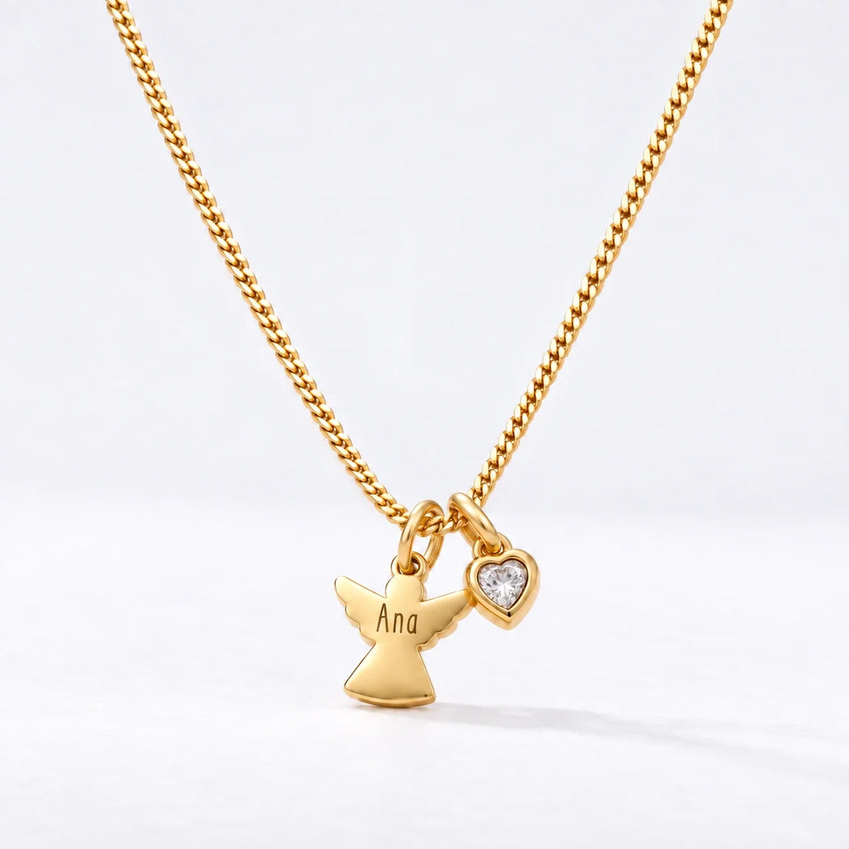 Collar Ángel con Nombre dorado — Abril — Diamante