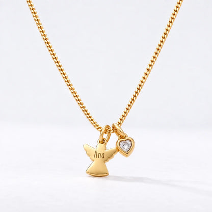 Collar Ángel con Nombre dorado — Abril — Diamante
