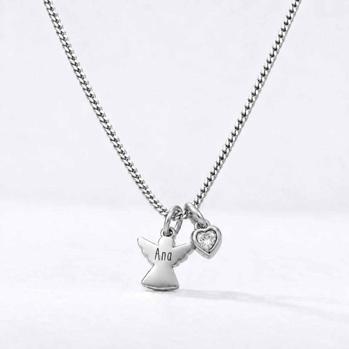 Collar Ángel con Nombre plateado — Abril — Diamante