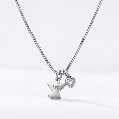 Collar Ángel con Nombre plateado — Abril — Diamante