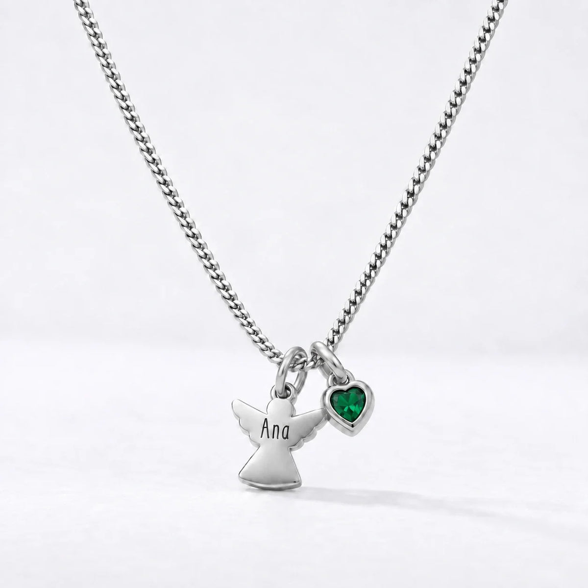 Collar Ángel con Nombre plateado — Mayo — Esmeralda
