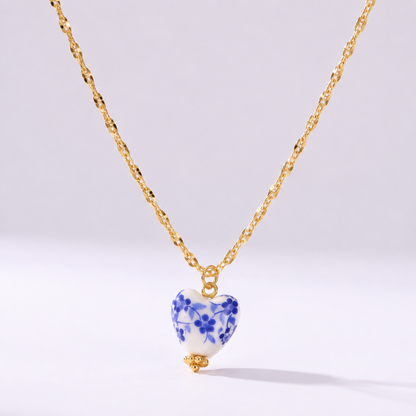Collar Corazón de Cerámica dorado con colgante de cerámica azul y blanca