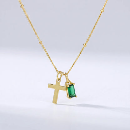 Collar cruz con piedra de nacimiento Mayo — Esmeralda