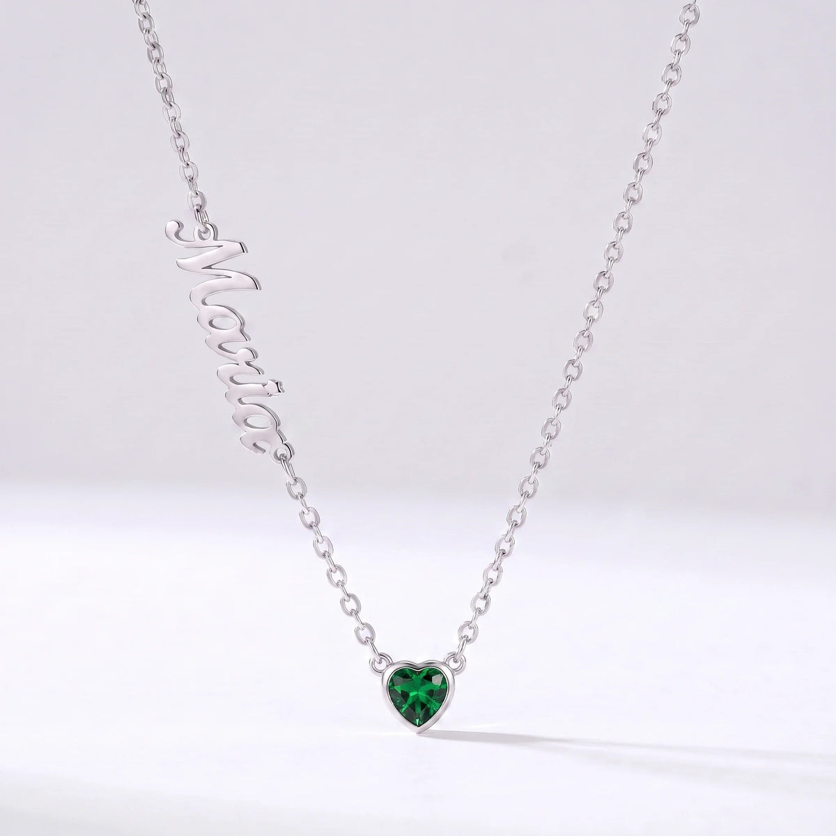 Collar Nombre y Coração de Nascimento Plateado — Mayo — Esmeralda