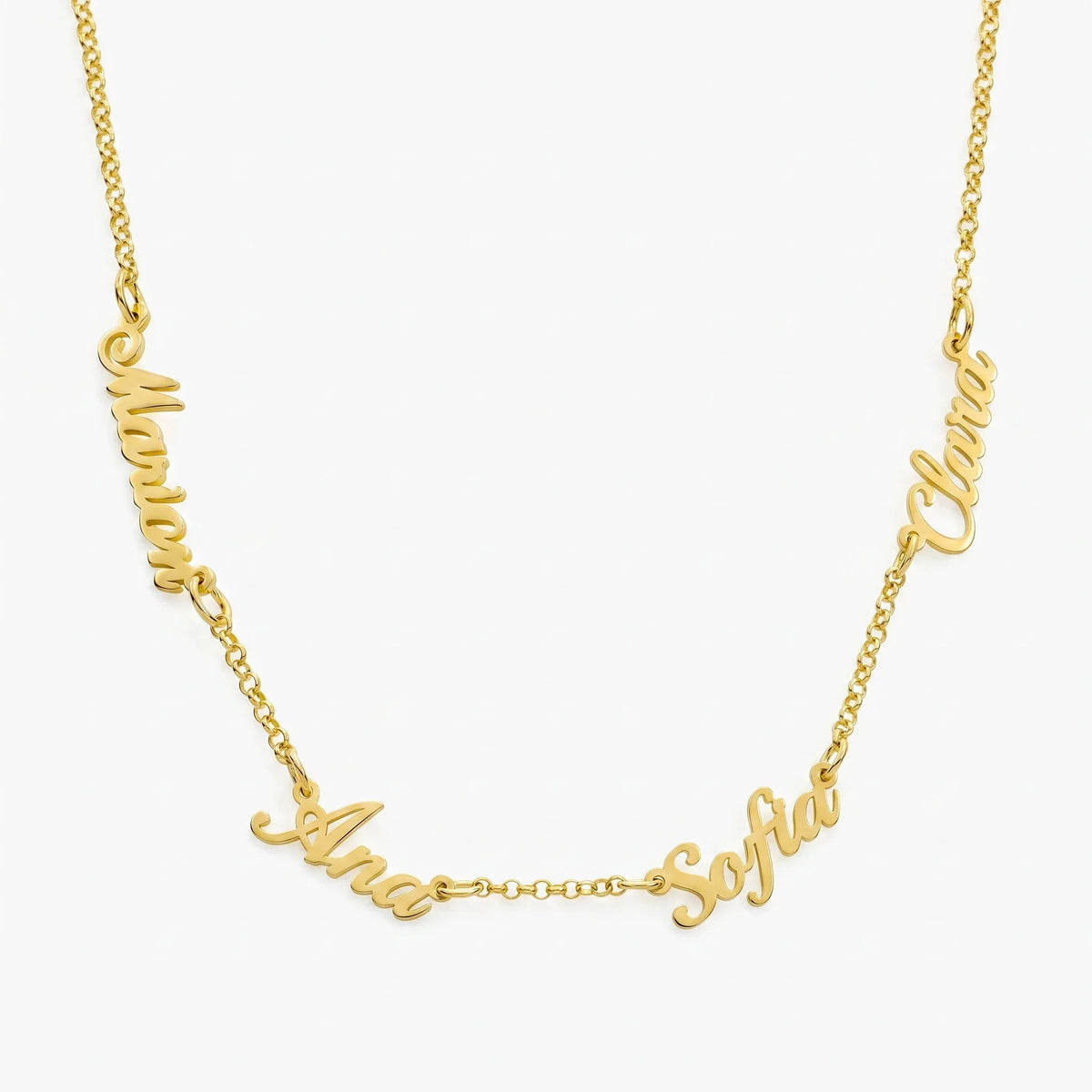Collar con Nombres Personalizados Dorado — 4 Nombres