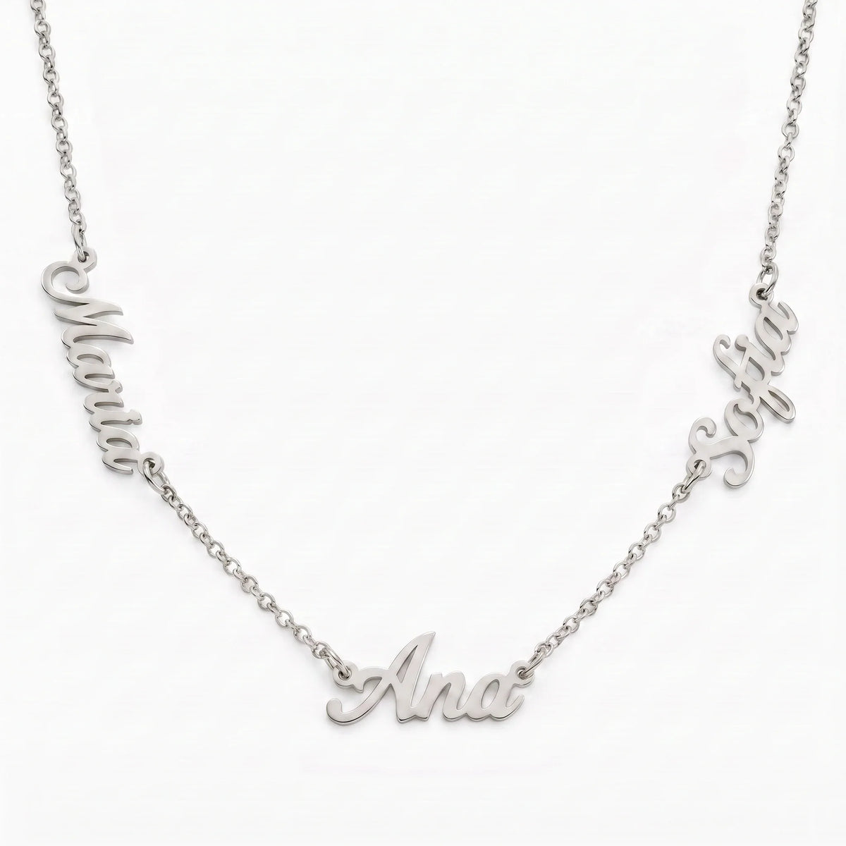 Collar con Nombres Personalizados Plateado — 3 Nombres