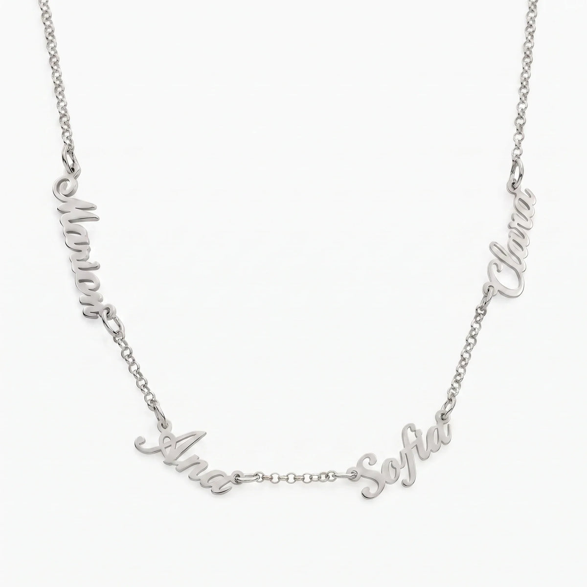 Collar con Nombres Personalizados Plateado — 4 Nombres