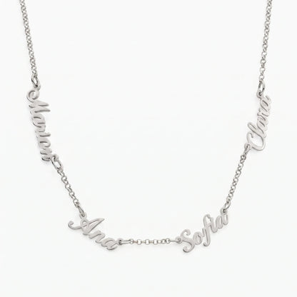 Collar con Nombres Personalizados Plateado — 4 Nombres