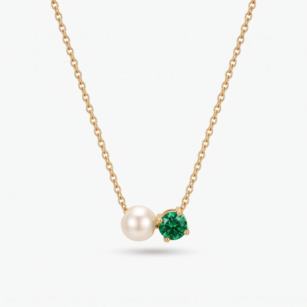Collar de perla y piedra de nacimiento Mayo — Esmeralda dorado