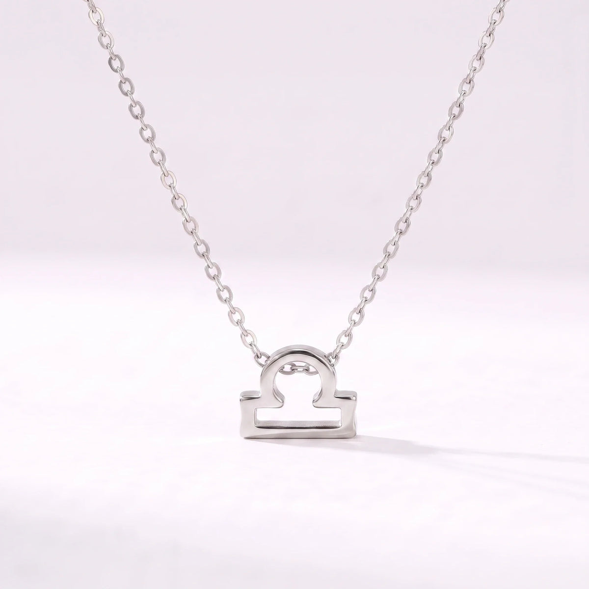 Collar símbolo del zodíaco Libra plateado