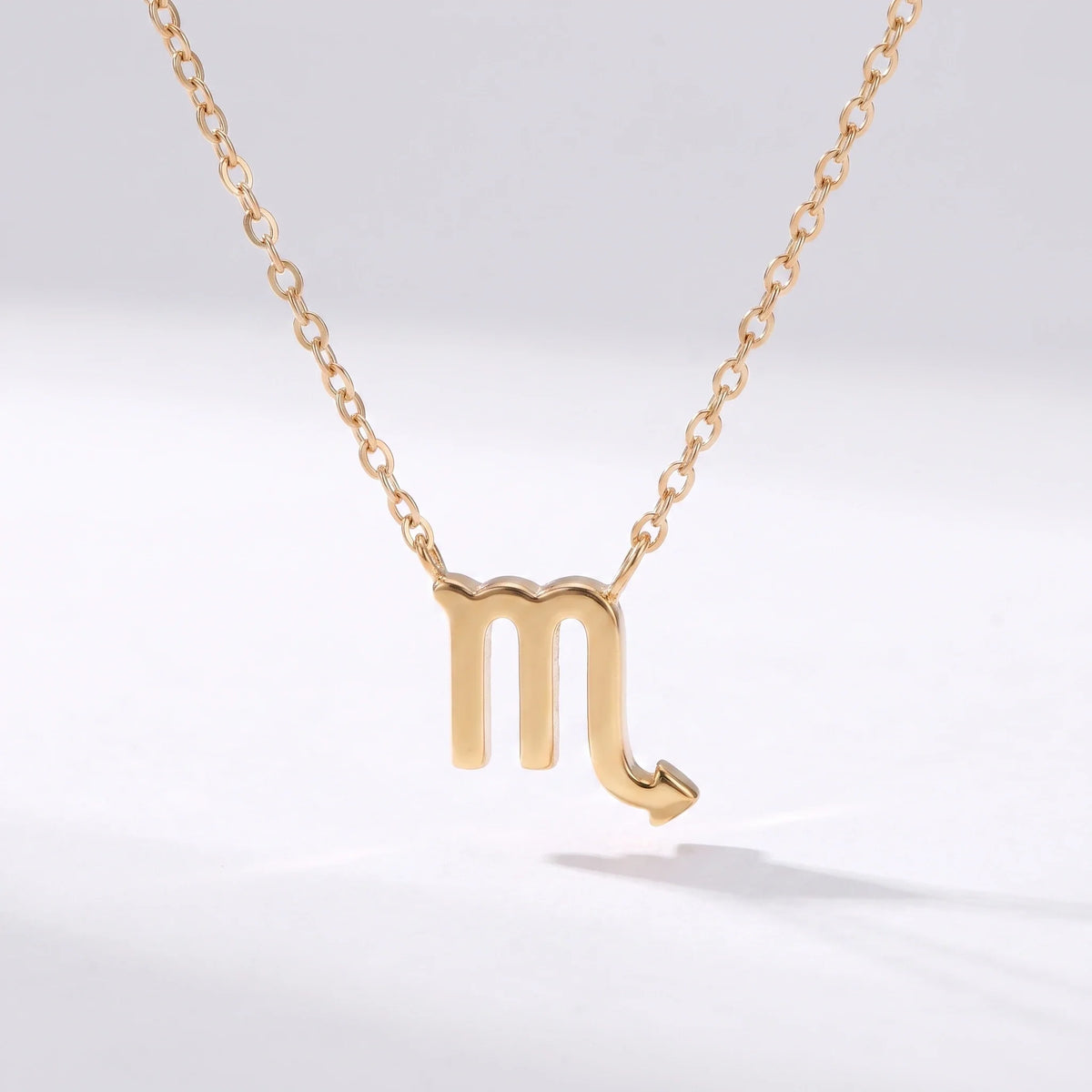 Collar símbolo del zodíaco Escorpio dorado