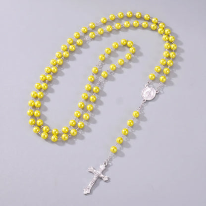 Collar rosario de perlas Amarillo posado