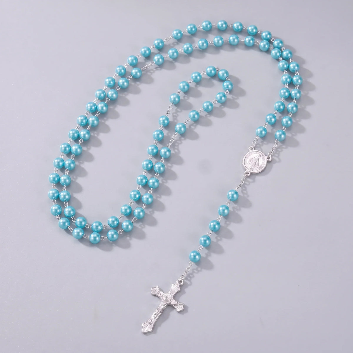 Collar rosario de perlas Azul posado
