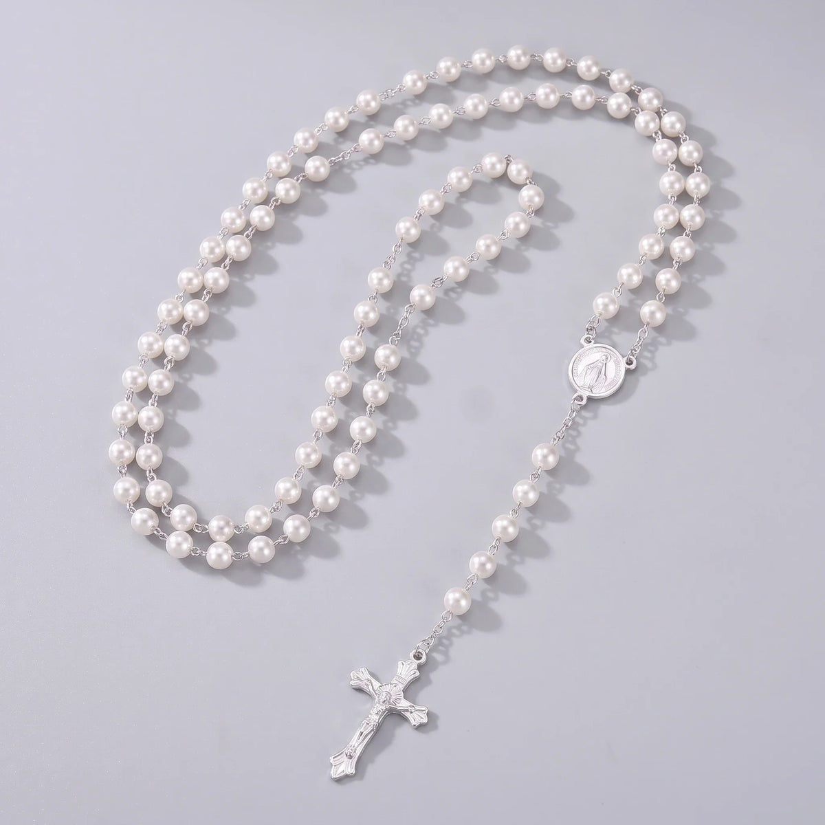 Collar rosario de perlas Blanco posado