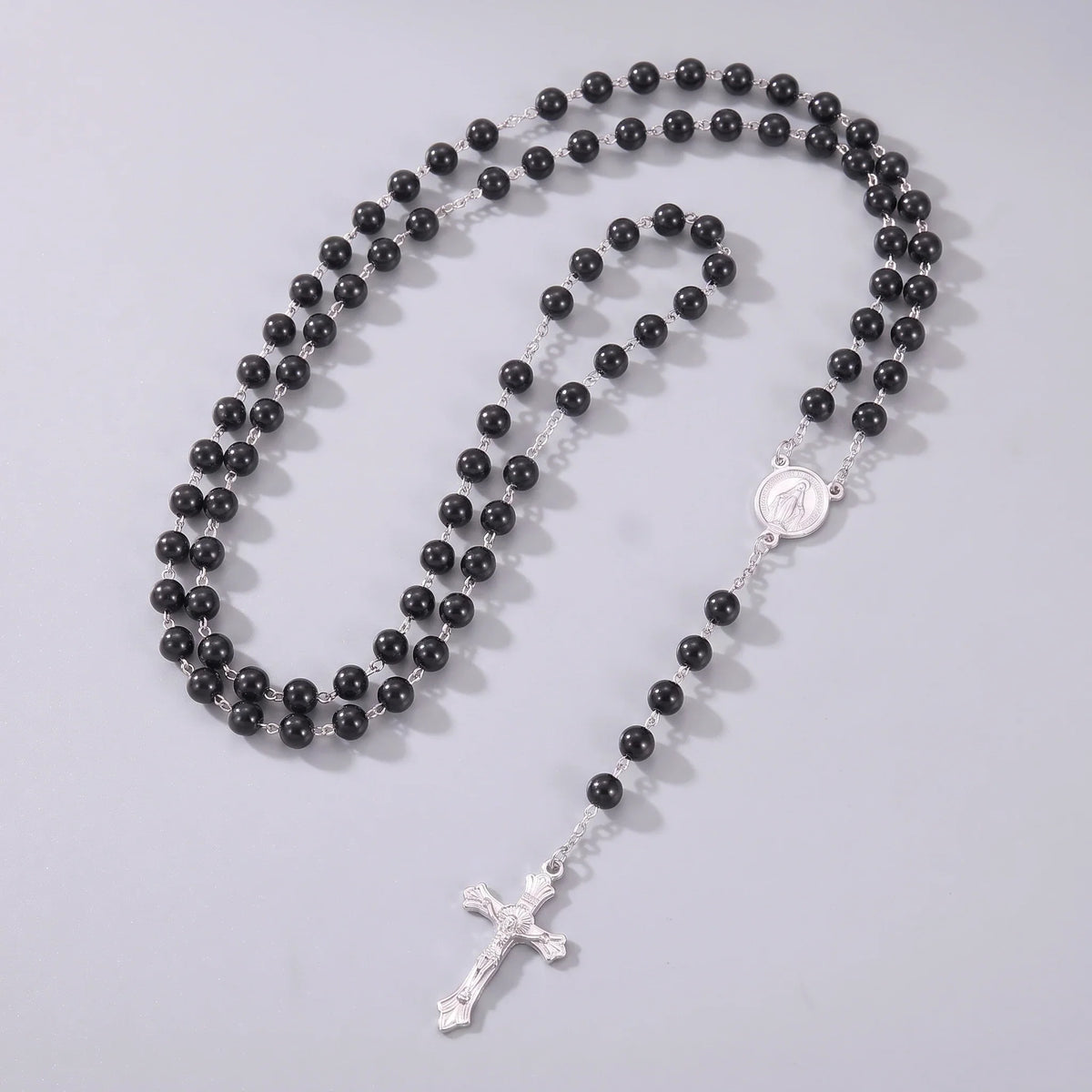 Collar rosario de perlas Negro posado
