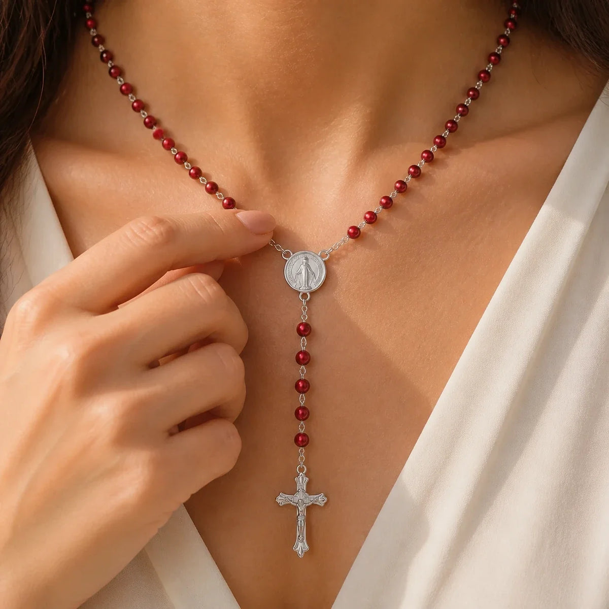 Collar rosario de perlas Rojo en el pecho