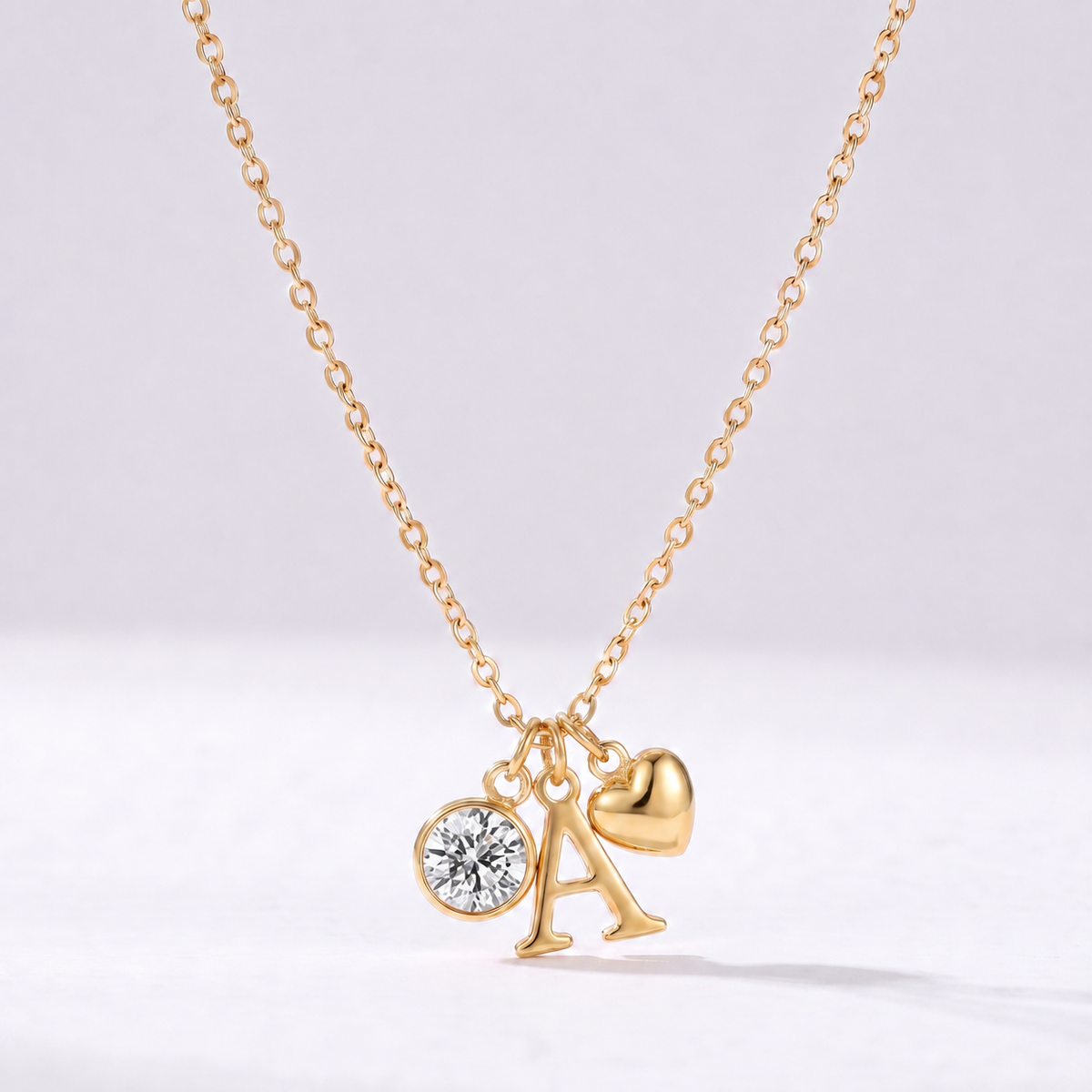 Collar letra A dorado con piedra de nacimiento Abril — Diamante y coração