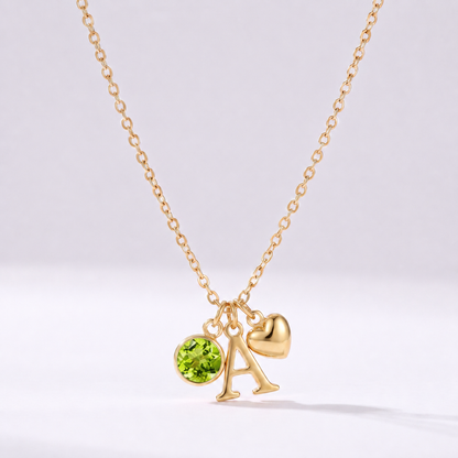 Collar letra A dorado con piedra de nacimiento Agosto — Peridoto y coração