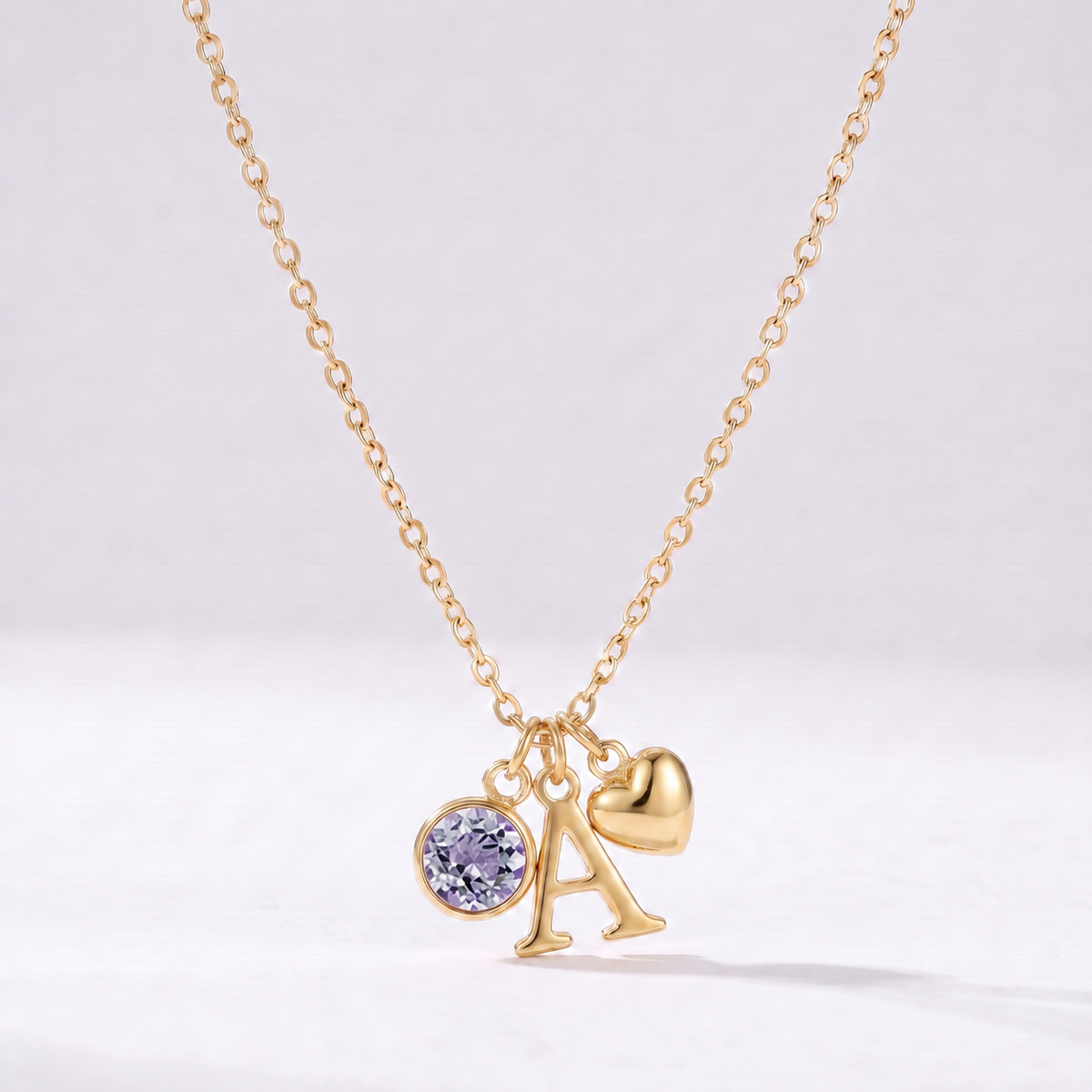 Collar letra A dorado con piedra de nacimiento Junio — Alejandrita y coração
