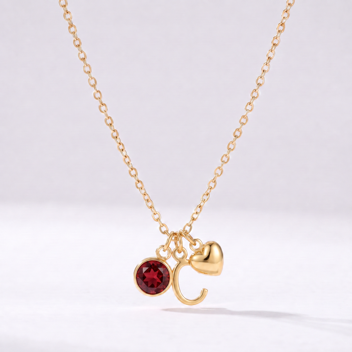 Collar letra C dorado con piedra de nacimiento y coração