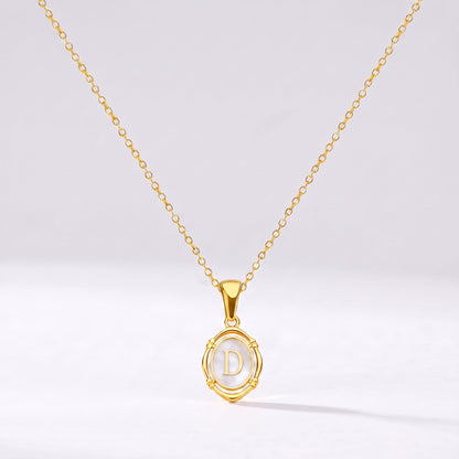 Collar oval con letra personalizada D dorado