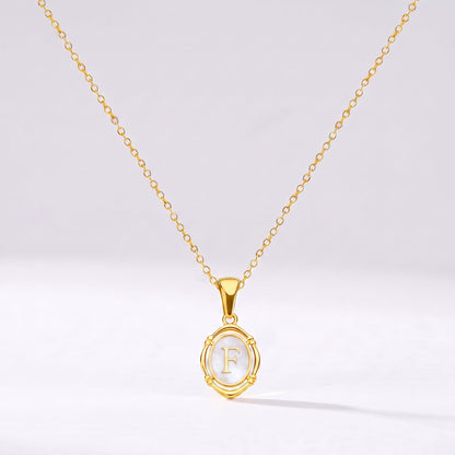 Collar oval con letra personalizada F dorado