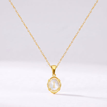 Collar oval con letra personalizada I dorado