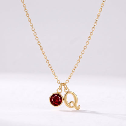 Collar letra Q dorado con piedra de nacimiento