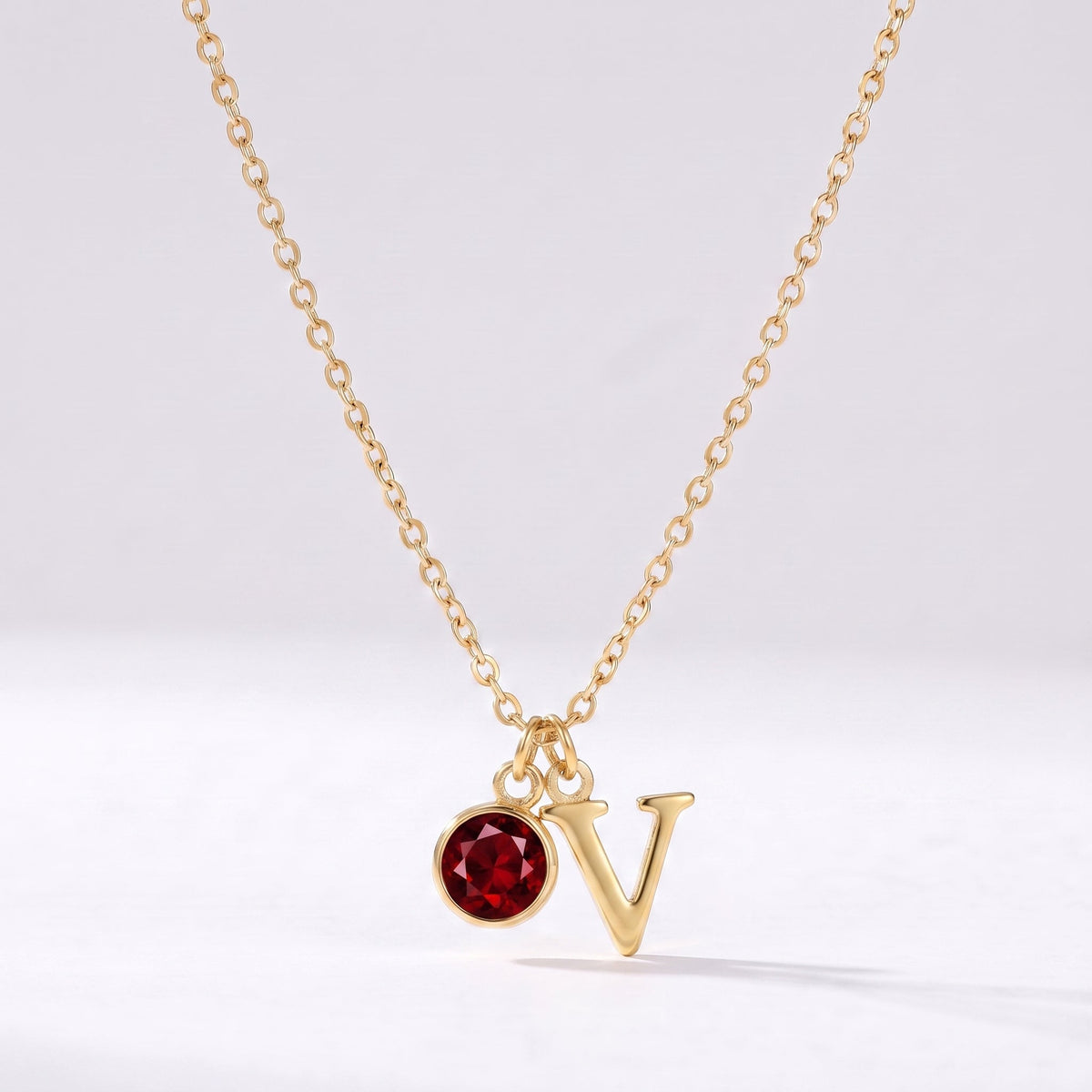 Collar letra V dorado con piedra de nacimiento