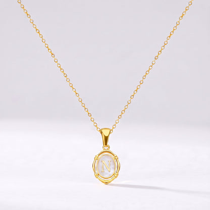 Collar oval con letra personalizada N dorado