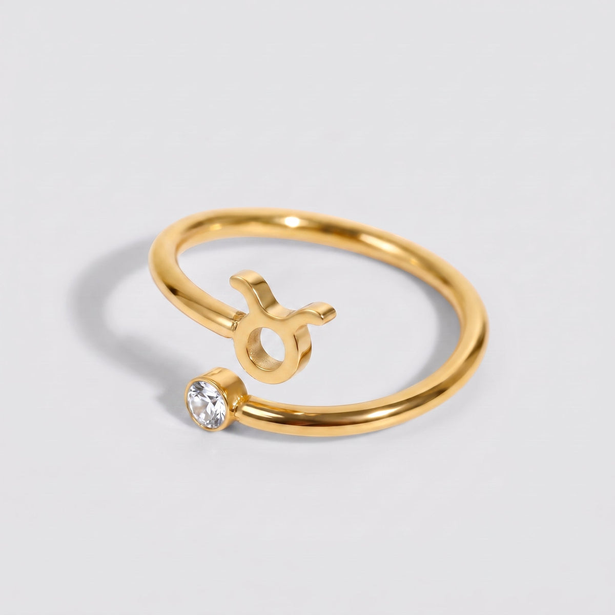 Anillo signo del zodiaco Tauro dorado con piedra Diamante