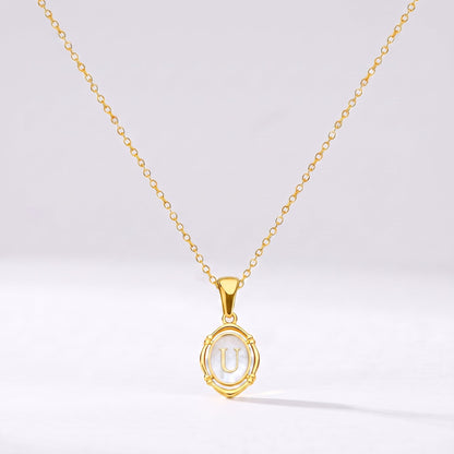 Collar oval con letra personalizada U dorado