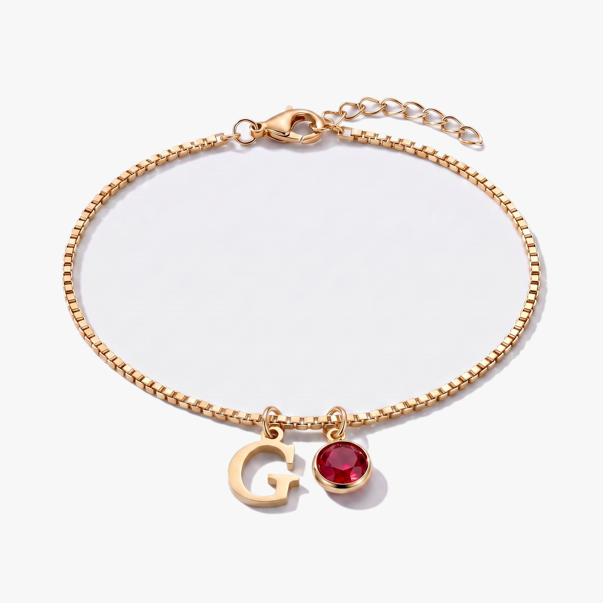 Pulsera letra G dorada con piedra de nacimiento Enero — Granate