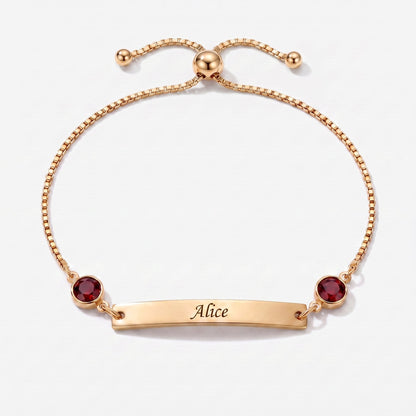 Pulsera personalizada con nombre, placa y piedra de nacimiento dorada — Julio, Rubí — placa grabable y dos piedras