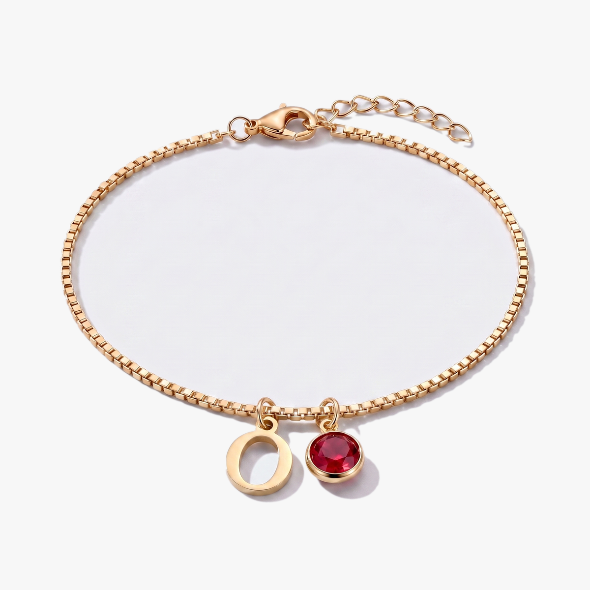 Pulsera letra O dorada con piedra de nacimiento Enero — Granate