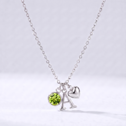 Collar letra A plateado con piedra de nacimiento Agosto — Peridoto y coração