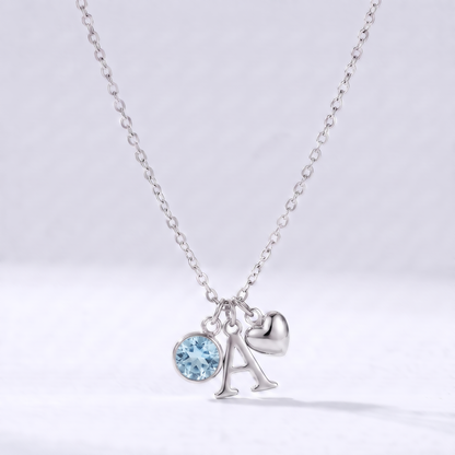 Collar letra A plateado con piedra de nacimiento Marzo — Aguamarina y coração