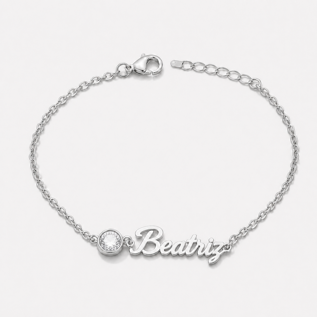 Pulsera con nombre y piedra de nacimiento plateada — Abril — Diamante, nombre Beatriz
